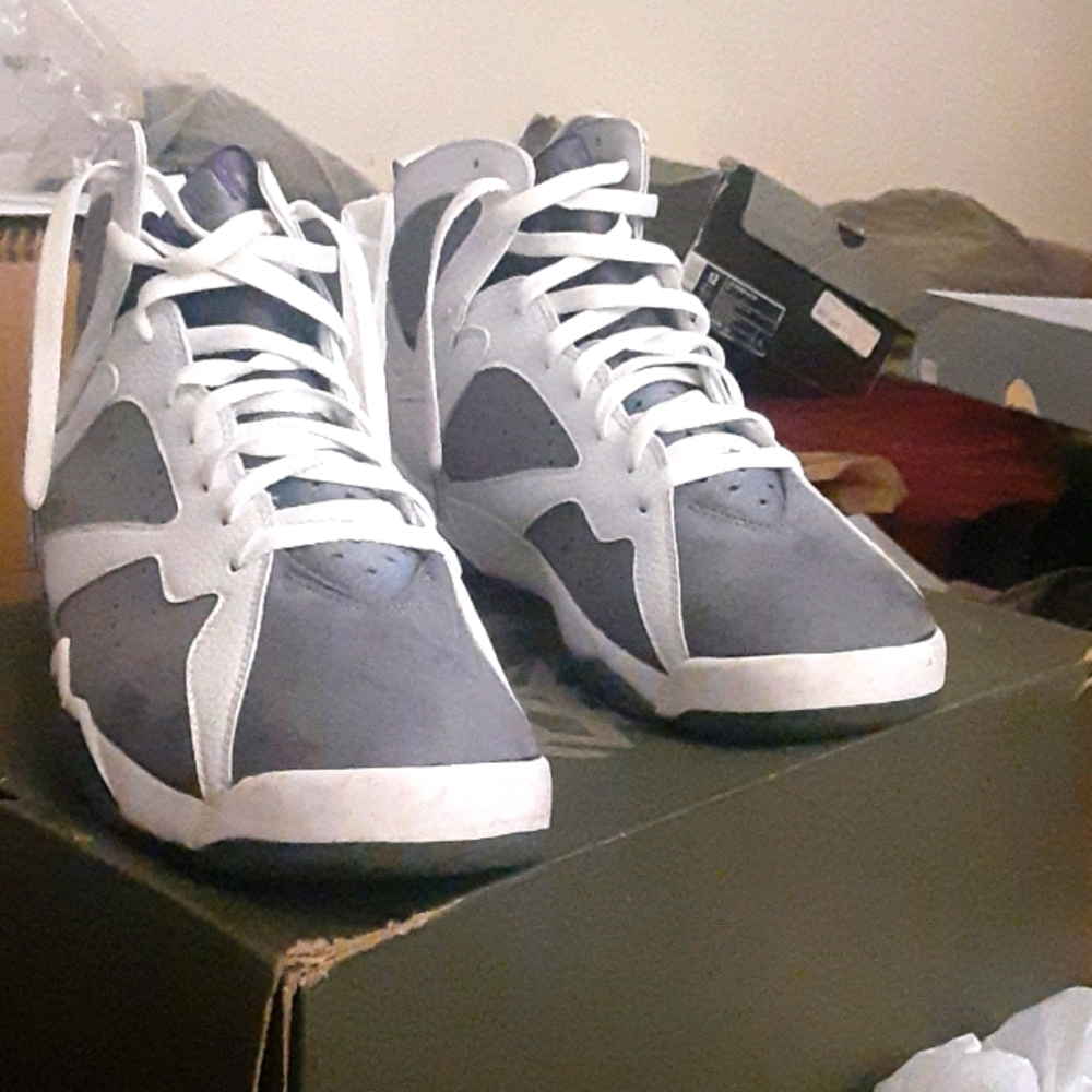 Retro 7 flint grey white and purple